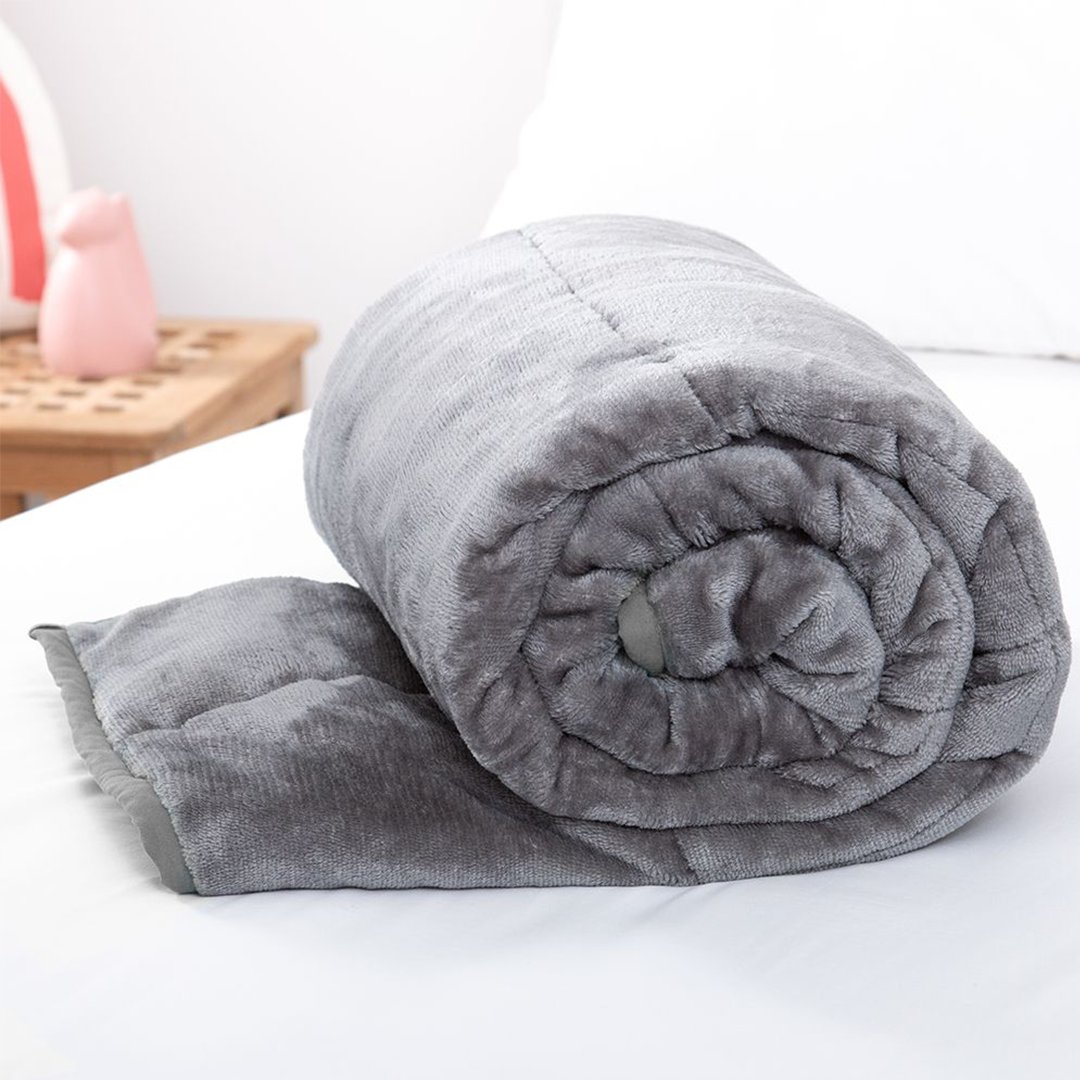silentnightbeds's tweet image. Kids Weighted Blanket GIVEAWAY! We're giving you the chance to win the NEW Silentnight Kids Weighted Blanket to prepare your child for better, deeper sleep (and so you can get some sleep, too)

To enter, FOLLOW us, retweet and reply with a 💤