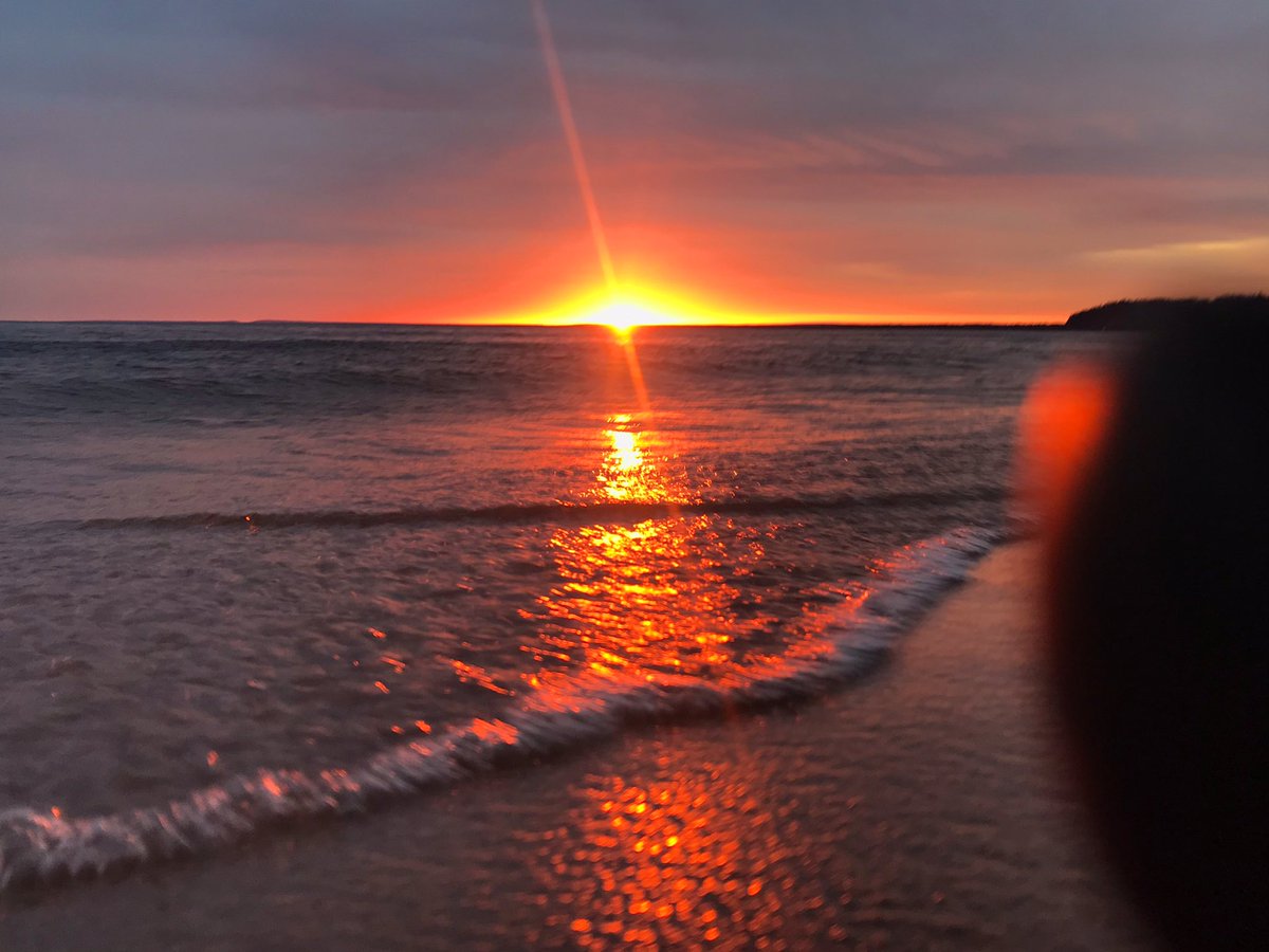 Sunrise 689. Is a that a glove? A tripod! A thumb? I don’t know.