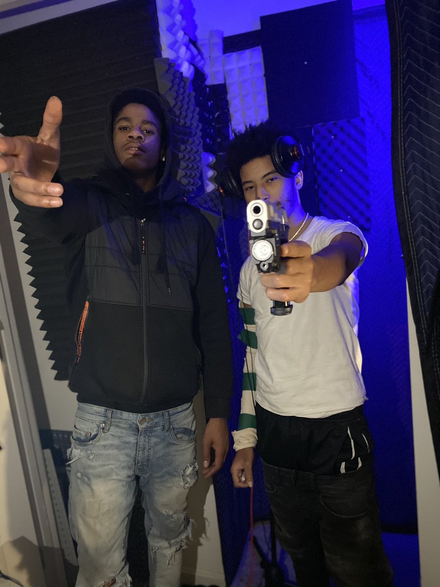 topballer24's tweet photo. “Catch em and paint em 🎨 den we get ghost “👻 @TTOTrey5ive7 https://t.co/nxWZi0oEHO