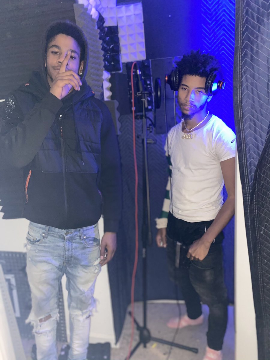 topballer24's tweet photo. “Catch em and paint em 🎨 den we get ghost “👻 @TTOTrey5ive7 https://t.co/nxWZi0oEHO