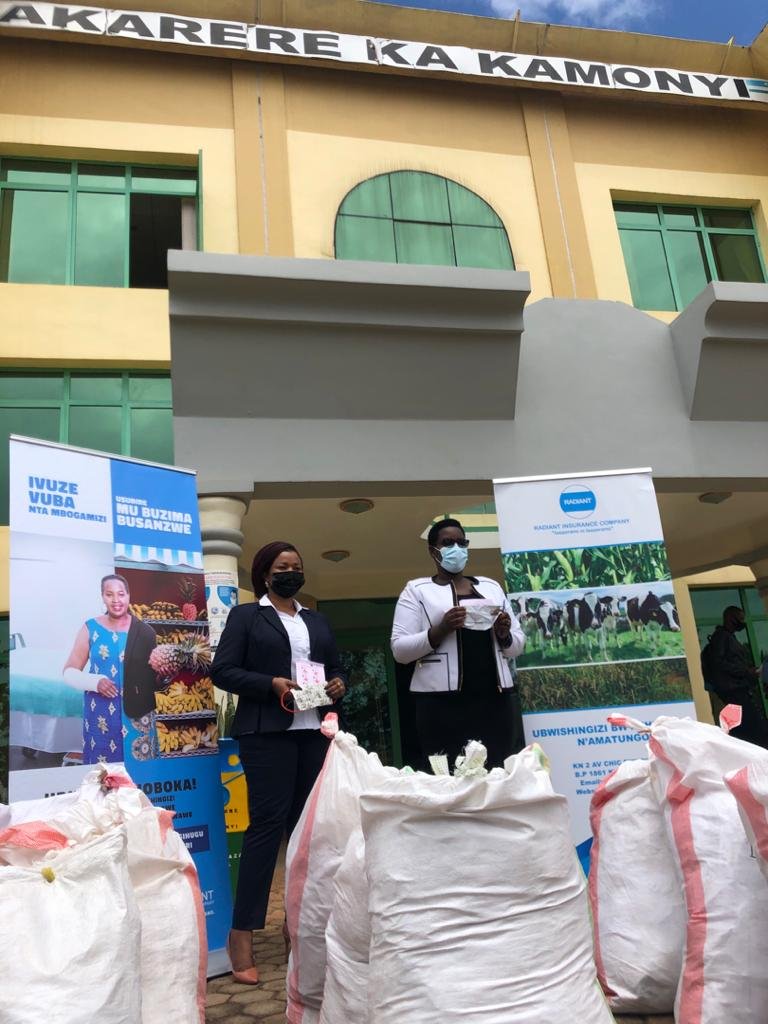 .<a href="/Radiant_rw/">Radiant Insurance Company Ltd</a> this morning donated 2800 FaceMasks to <a href="/Kamonyi/">Kamonyi District</a> to help the fight against #Covid19. This is under our campaign #Mask4AllRw that continues to run. The Radiant Deputy CEO Ovia K. Tuhairwe handed over the Masks to Vice Mayor Uwamahoro Prisca. <a href="/RwandaLocalGov/">Ministry of Local Government | Rwanda</a> <a href="/PSF_Rwanda/">PSF Rwanda</a>