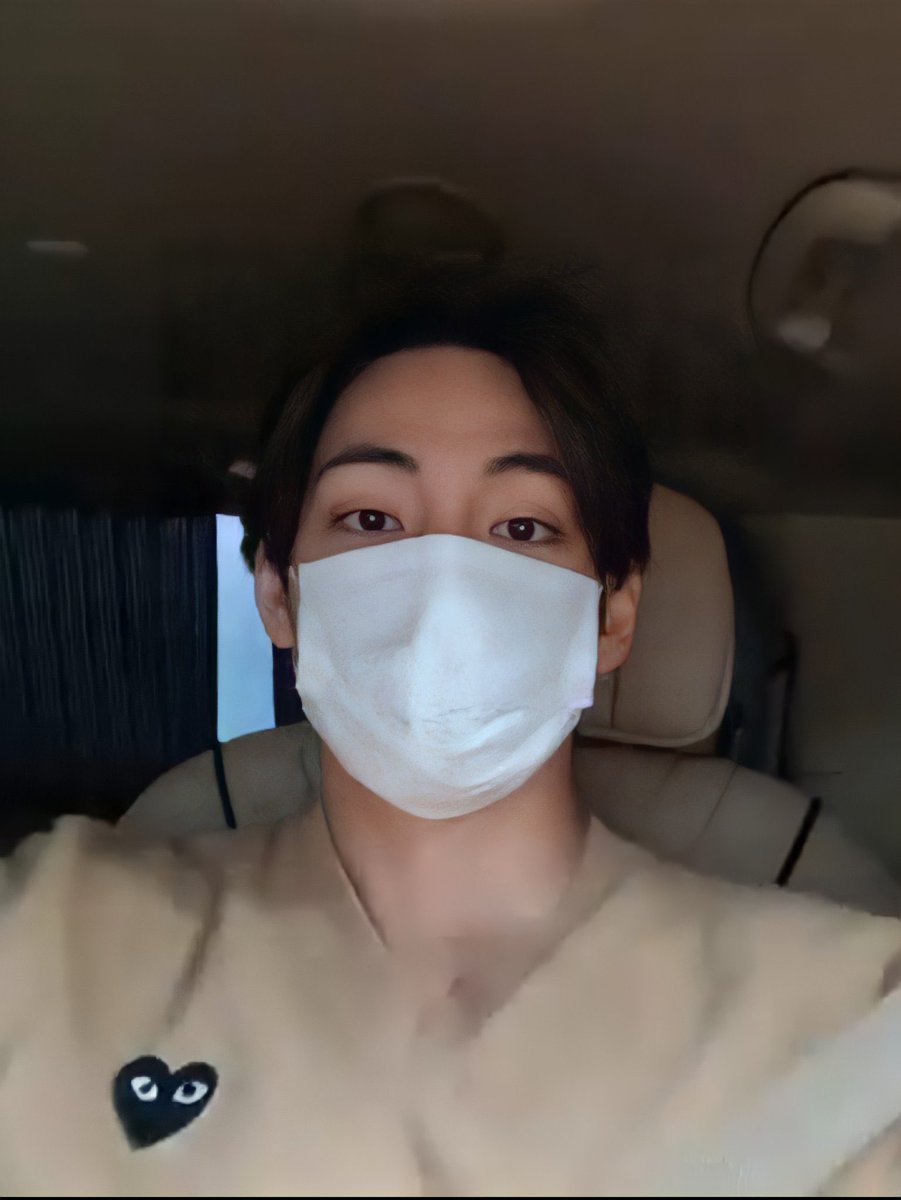 vkookssky's tweet photo. taehyung in car check :( https://t.co/lCznGHJsJv