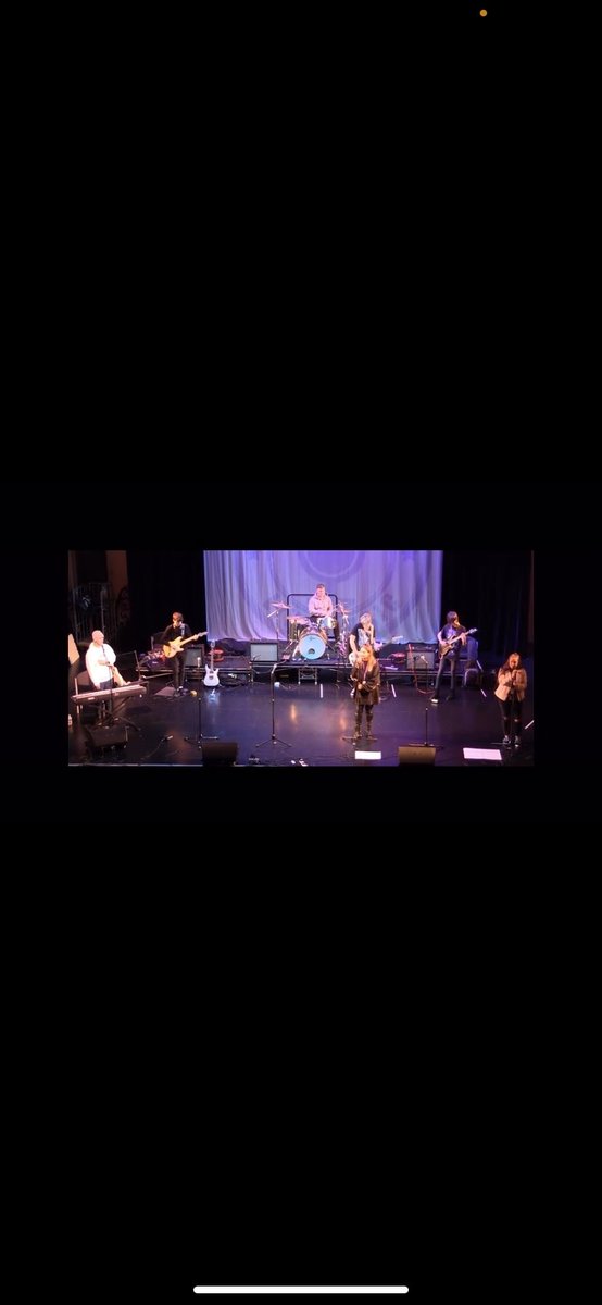 jessmmusic's tweet photo. Loving college with these amazing people x https://t.co/bZJP8E3gxc