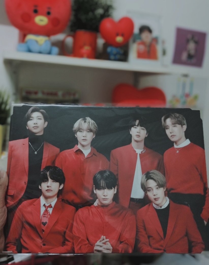 winterally_'s tweet photo. GIVEAWAY TAEHYUNG UPDATE!! 

♥ 1 Premium Photo Group @BTS_twt merch MOTS ON:E ♥

For 1 winner
Followers only
RT &amp; Like

Good luck ! 🤗 https://t.co/8RCMTQ2Ptu
