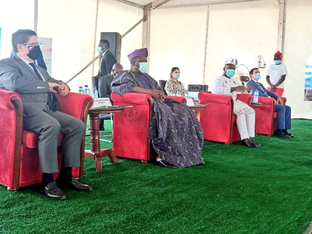 MediapartBenin's tweet photo. Le #ME @houssoudjclaude préside en ce moment la cérémonie de remise de site pour la construction de la Centrale Solaire Photovoltaïques de 25 Mégawatts à #Illoulofin, Commune de #Pobè, marquant ainsi la priorité accordée au domaine des énergies renouvelables dans le #PAG. https://t.co/ToV65L2ncN