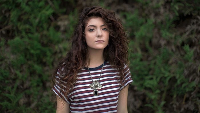 hotseventyfive's tweet photo. kaitlin bennet dyed her hair brown! https://t.co/iBEtvnEZV6