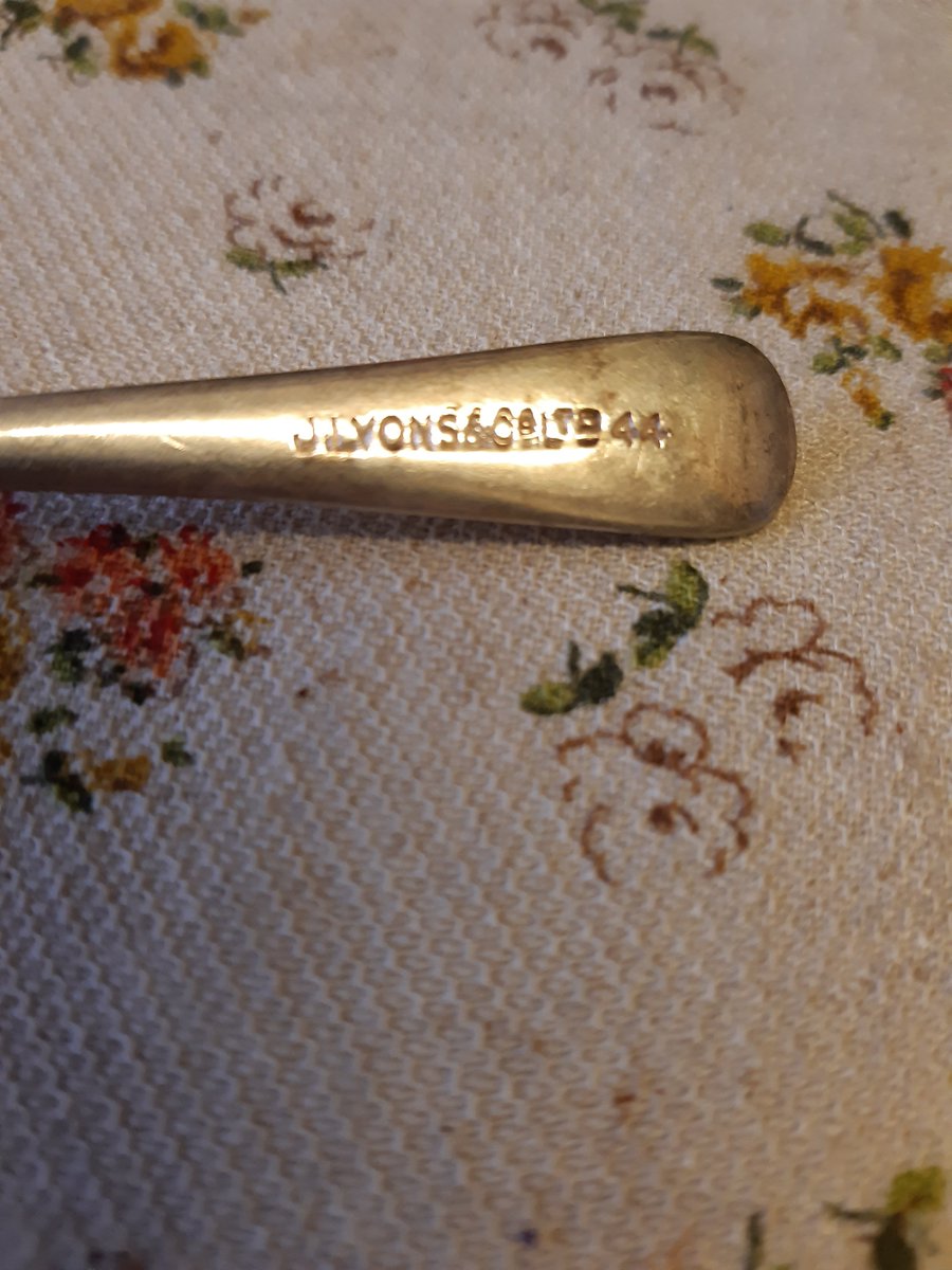 This J Lyons & Co dish & teaspoon represent my family & #LocalHistory. Lyons Corner Houses were #London  institutions in the C20th. They were also part of my Dad's migration story, as he came to London in the 50s & was a Lyons waiter #HistDay20 #ShowAndTell #LyonsCornerHouse