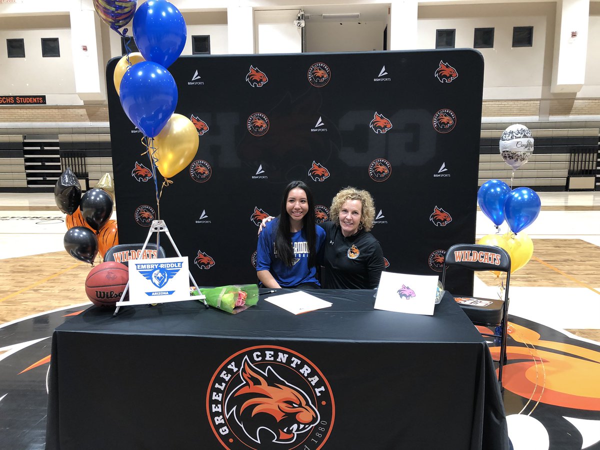 So excited for Micaela Hidalgo to continue her journey at Embry Riddle playing hoops! Go Cats!