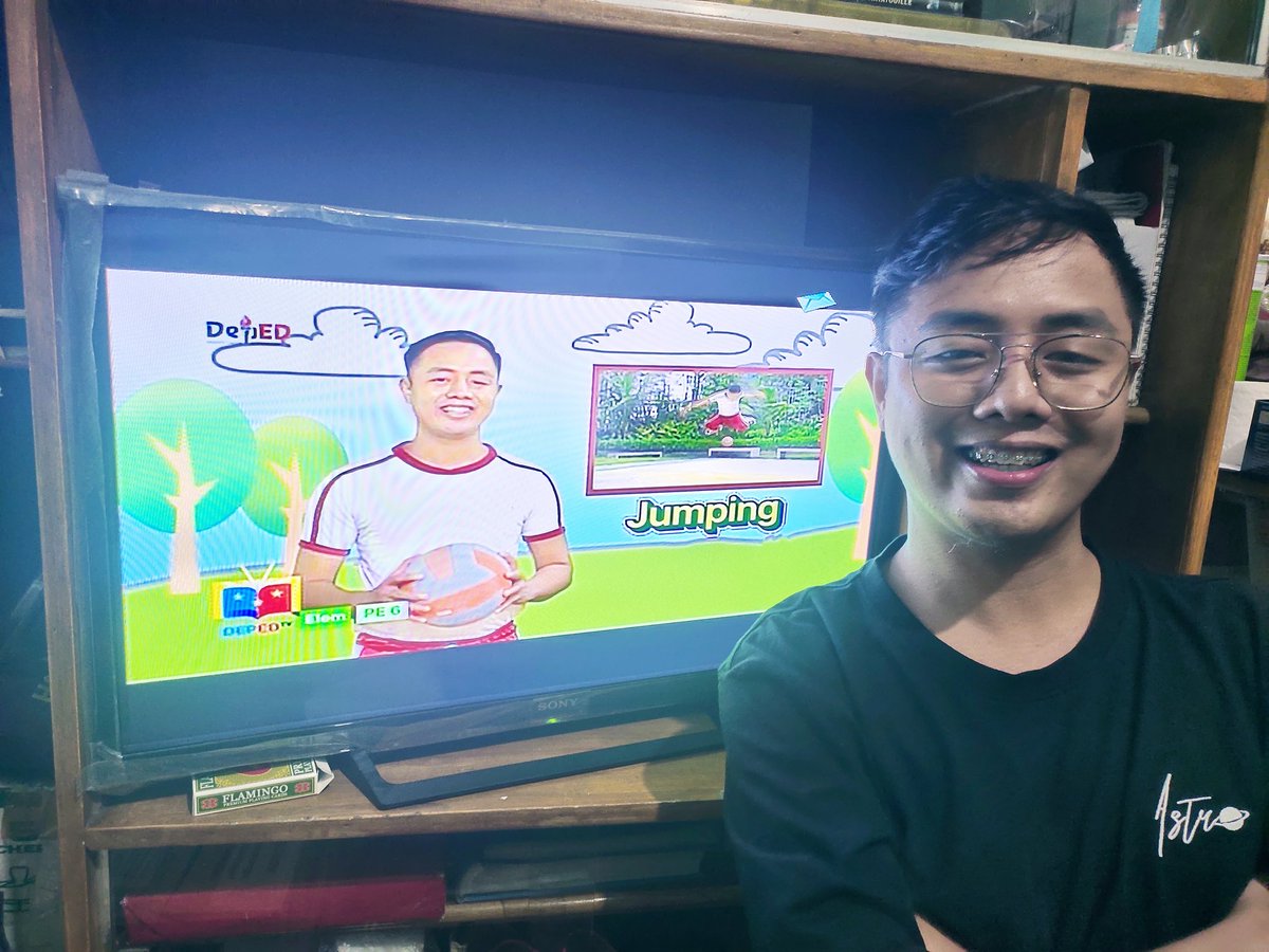 IamJUANBrights's tweet photo. When you see yourself in TV! 😁😂

Thanks to everyone who watched. See you on the next episodes. ❤️🥰

#JUANderfulDayOfLearning
#DepEdTV
#SulongEdukalidad
#TeacherBroadcasters 
#DepEdPH https://t.co/YOb4bq2DDP