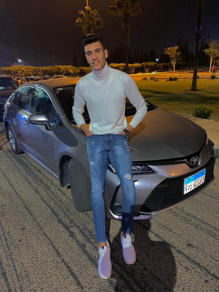 لا هتلاقي زيي ولا هتلاقيني 🥂
