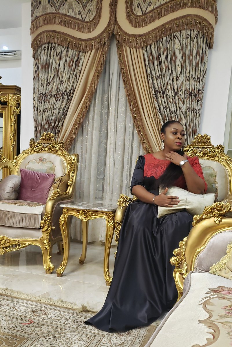 I am a flower breaking ground.
Call me "THE FEARLESS"!

#TheFearless
#MasterofCeremonies
#QueenoftheMic
Proud Student of #TheTitanium