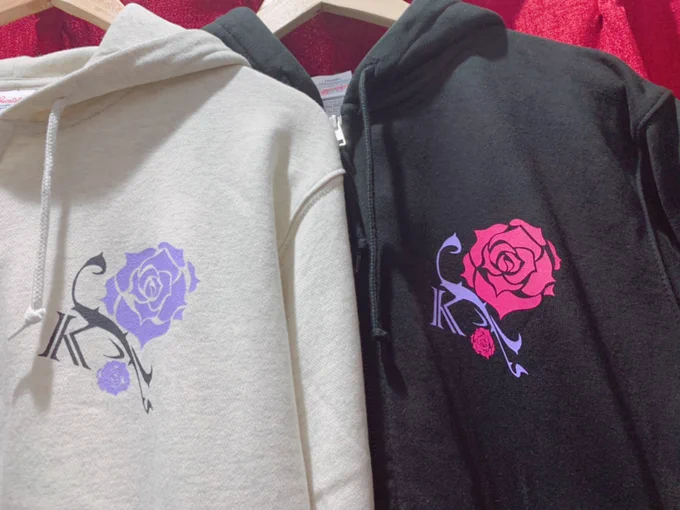 パーカーとバッグのサンプル届きました!
初めての色も良い感じです。 