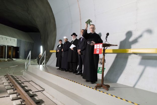 In addition to the inclusion of the Saint Barbara plaque, the Gottardo 2016 Organization Committee invited a distorted gaggle of ‘religious leaders’ to bless the tunnel.
