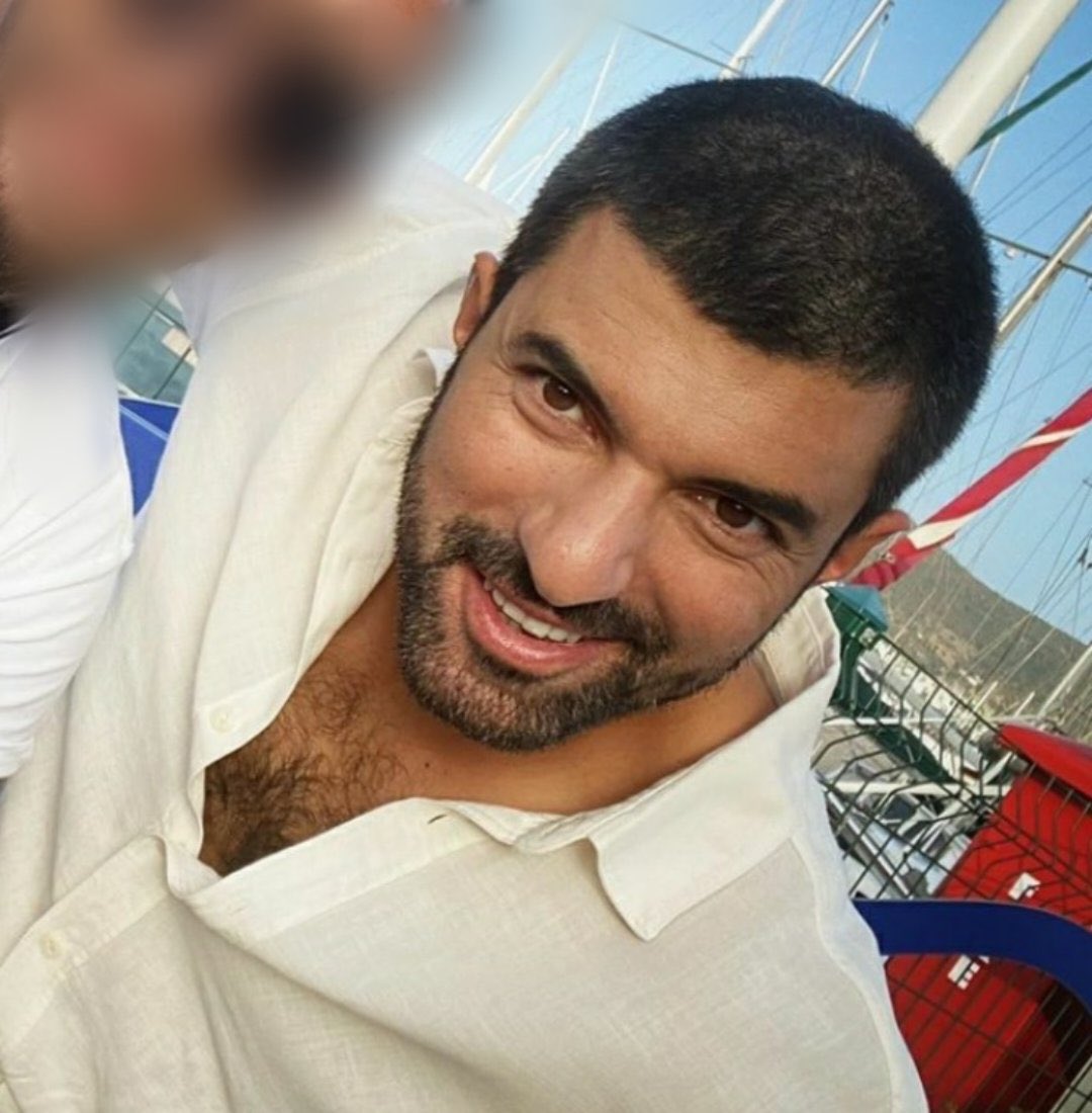eleniard's tweet photo. @huyde12 Who else 🥰
#EnginAkyürek 💖 https://t.co/FEtPnMPZLS