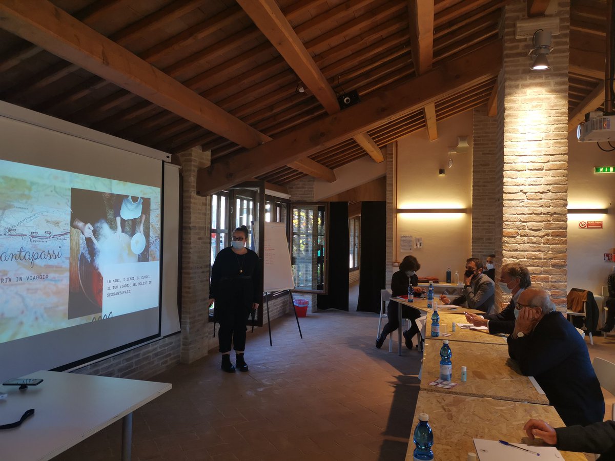 FondMerloni's tweet photo. ⭕ Elia Silvia con #Propolit e la nuova filiera della propoli italiana biologica
⭕ Alessandra con #SessantaPassiInOsteria e cene esperienziali con foodtruck
... 👇
Continuano le presentazioni delle future imprese dell'#Appennino di #ReStartApp2020 con @FondazioneGarrone https://t.co/f45uIEOJVt
