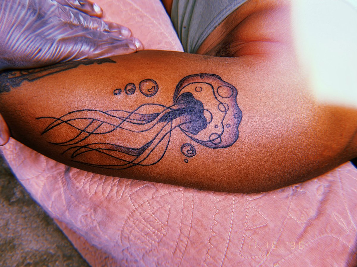 raphaelsrose's tweet photo. RAPHAENGELO INK 🌹
TATTOO | #raphaelsrose #raphaengeloink #tattoo #tattoos #tattooideas #tattooartist #tattoobeginner #dmvtattooartist #dmvtattoos #dmvink #blackinkcrewnewyork https://t.co/684Fc7Eswp