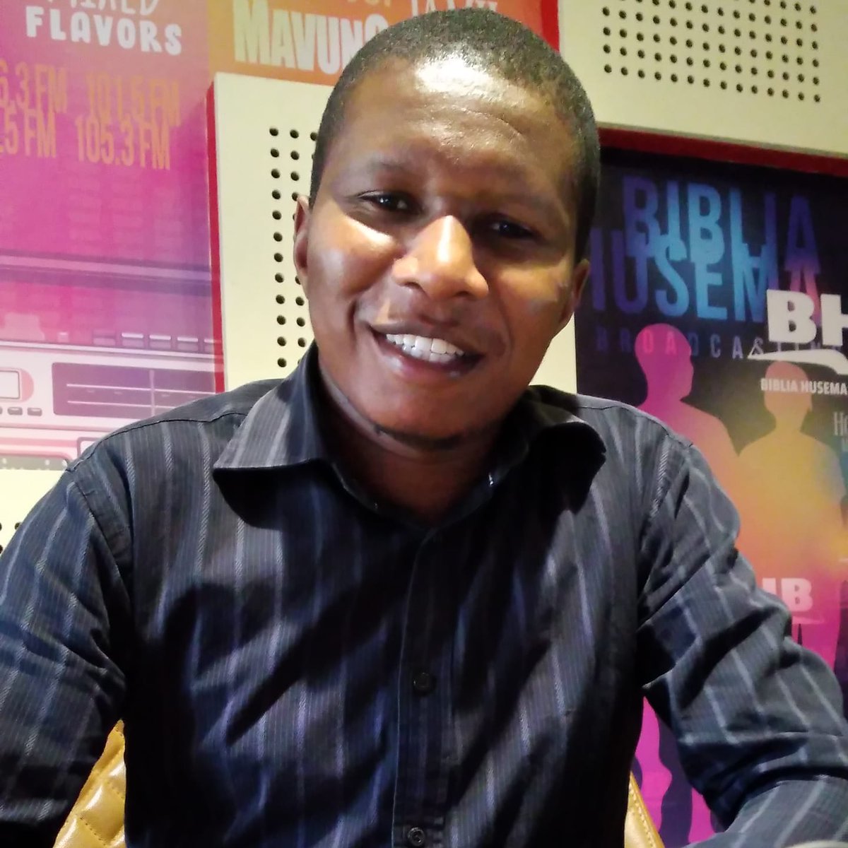 1 Wathesalonike 5:18 shukuruni kwa kila jambo; maana hayo ni mapenzi ya Mungu kwenu katika Kristo Yesu.Hujambo na KARIBU ndani ya #Mavunodrive ,unasikiliza ukiwa wapi?
Twitter <a href="/Bhusema/">Biblia Husema 96.7fm</a>
<a href="/bens_mwanza/">Benson Mwanza</a>