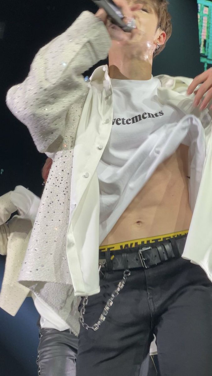 BangChan with his expensive underwears ; a most needed thread  #StrayKids  #BangChan
