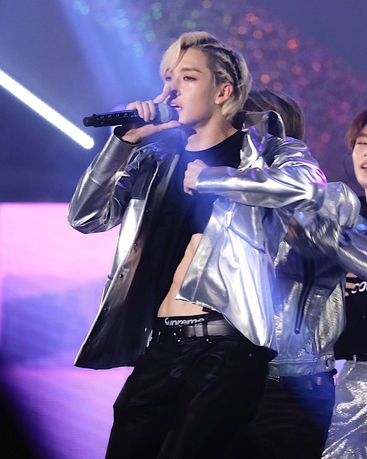 BangChan with his expensive underwears ; a most needed thread  #StrayKids  #BangChan