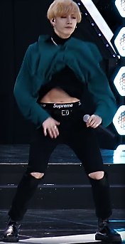 BangChan with his expensive underwears ; a most needed thread  #StrayKids  #BangChan