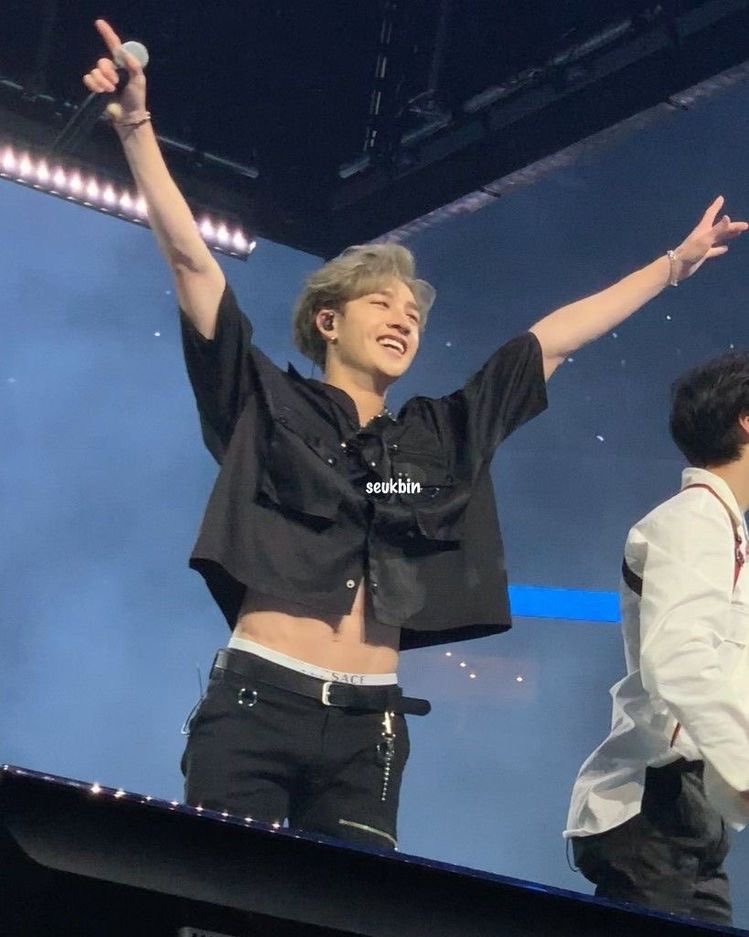 BangChan with his expensive underwears ; a most needed thread  #StrayKids  #BangChan