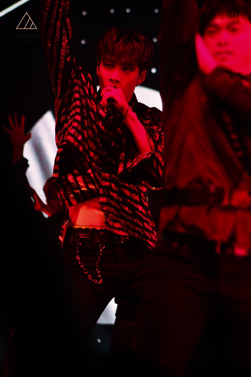 BangChan with his expensive underwears ; a most needed thread  #StrayKids  #BangChan