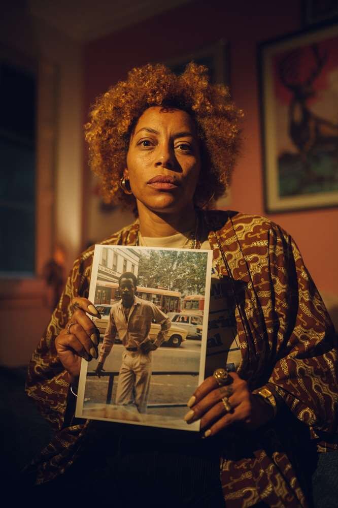 manjujournal's tweet photo. Barcelona-based Nigerian artist and fashion designer Wekaforé Maniu Jibril of eponymous brand @wekafore collaborate with #JimmyBones for their latest music video #NegroConEstilo celebrating the authenticity of blackness.
Photography Sol Bela
#manjujournal #wekafore #music https://t.co/XFYWctU1Py