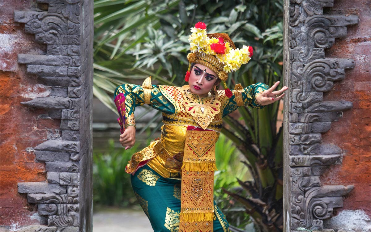 antonete0121's tweet photo. Balinese culture is a mix of Balinese Hindu-Buddhist religion and Balinese customs. It is perhaps most known for its dance, drama and sculpture. The island is also known for its Wayang kulit or Shadow play theatre. https://t.co/512rNuUUyy