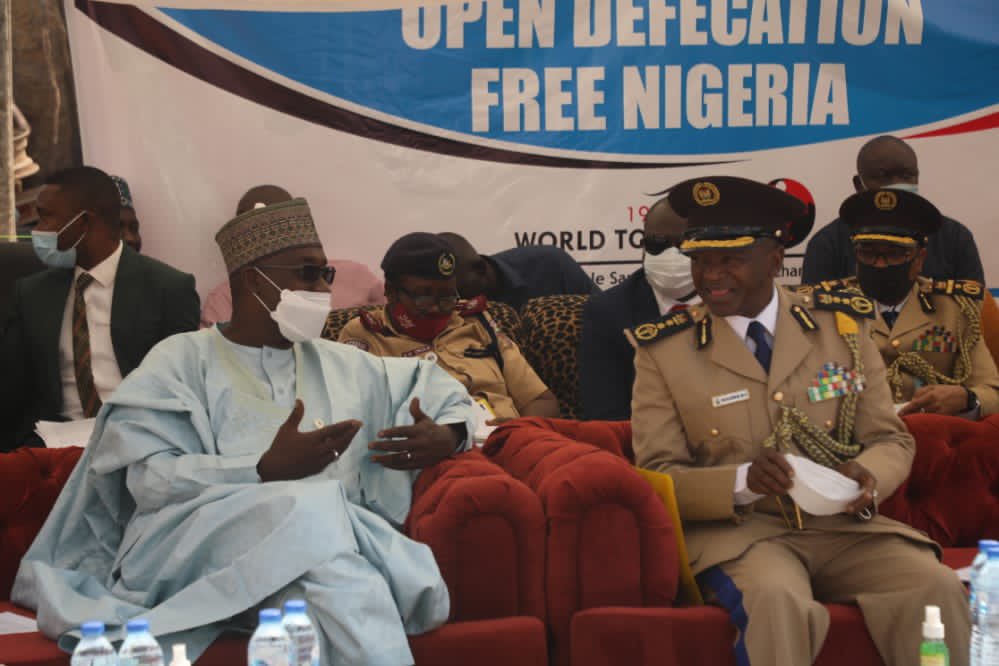 EHS_Division's tweet photo. The Hon. Minister of @FMEnvng @DrMuhdMahmood today attended the commemoration of the #WorldToiletDay2020 at the chief of Maje’s palace Jabi, Abuja.

The theme for this year’s #WorldToiletDay is Sustainable Sanitation and Climate change. https://t.co/n3rYHILqTk