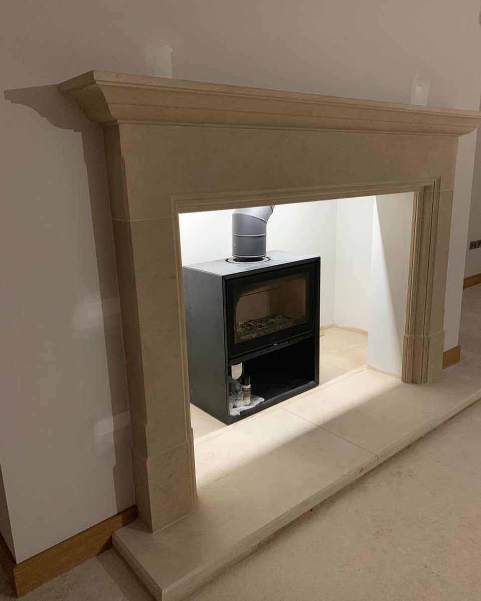 Another fireplace designed by Goldholme Stone for our lovely clients in Rand (Lincolnshire), thank you for the positive feedback!

For more fireplace inspiration see our website, or get in touch.

#goldholmestone #fireplace #home #naturalstone #britishstone #design