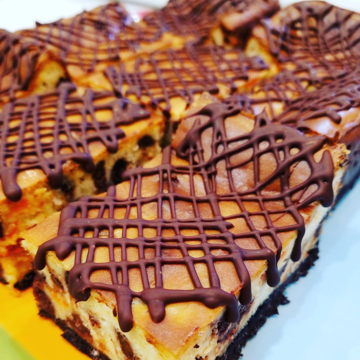 Kit Kat Snickers Cheesecake Bars with Oreo Crust.  C'mon man! #just delicious #c'monman