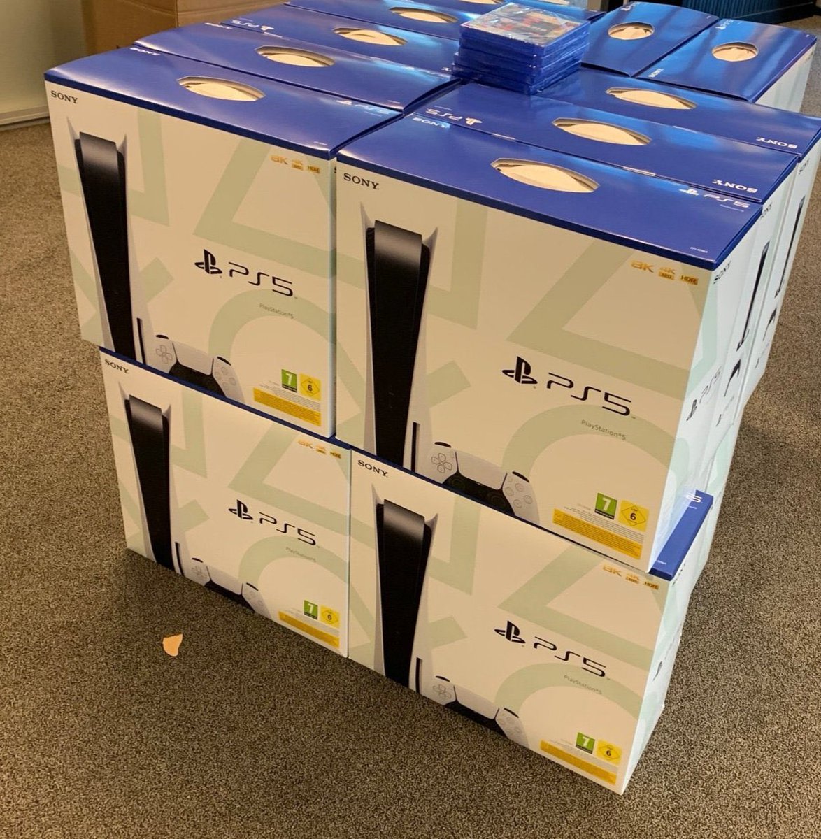 AFCTempo's tweet photo. Copped a couple PS5's, I am giving them away, like and RT to enter. Must be following me.
#ps5uk #PS5 #LacazetteOut #MustafiOut #WillianOut https://t.co/FjzDgJni9b