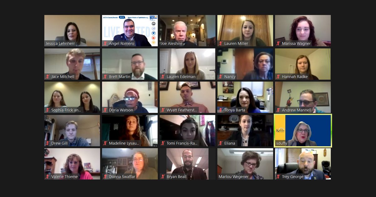 Good Morning! We're kicking off our #UWGTBoard meeting today! We've got lots of extra guests today- students from the <a href="/WashburnLI/">WULeadership</a> who will be giving their presentation for the Aleshire Grant Program! #LiveUnited