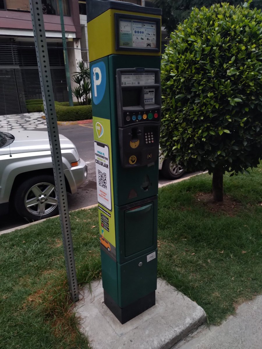 JorgeAPG's tweet photo. @ecoParq lo del ticket impreso a la mitad ocurrió en el parquimetro 24207 ubicado en Platon 140 Polanco. Quiero una solución, ya que yo pague mi tiempo y NO quiero que me multen por una omisión de ustedes. https://t.co/Duo9kFhZjY