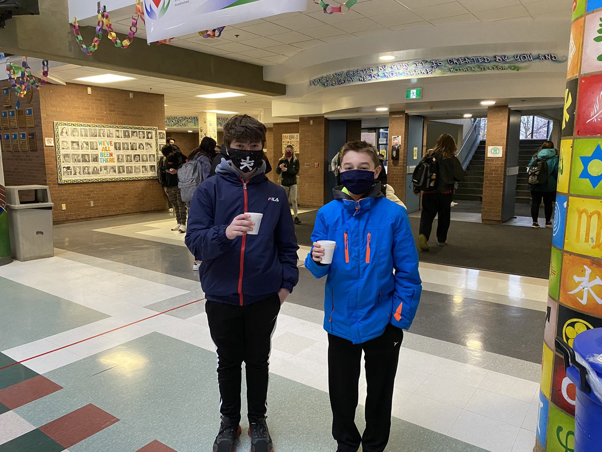 HolyTrinityOCSB's tweet photo. #HTunitedagainstbullying @OttCatholicSB #ocsbKindness Covid friendly hot chocolate morning.  Raising money for @ysb_bsj and @CHEO Mental Health Unit 💖💖💖 https://t.co/NSGMjodyPe