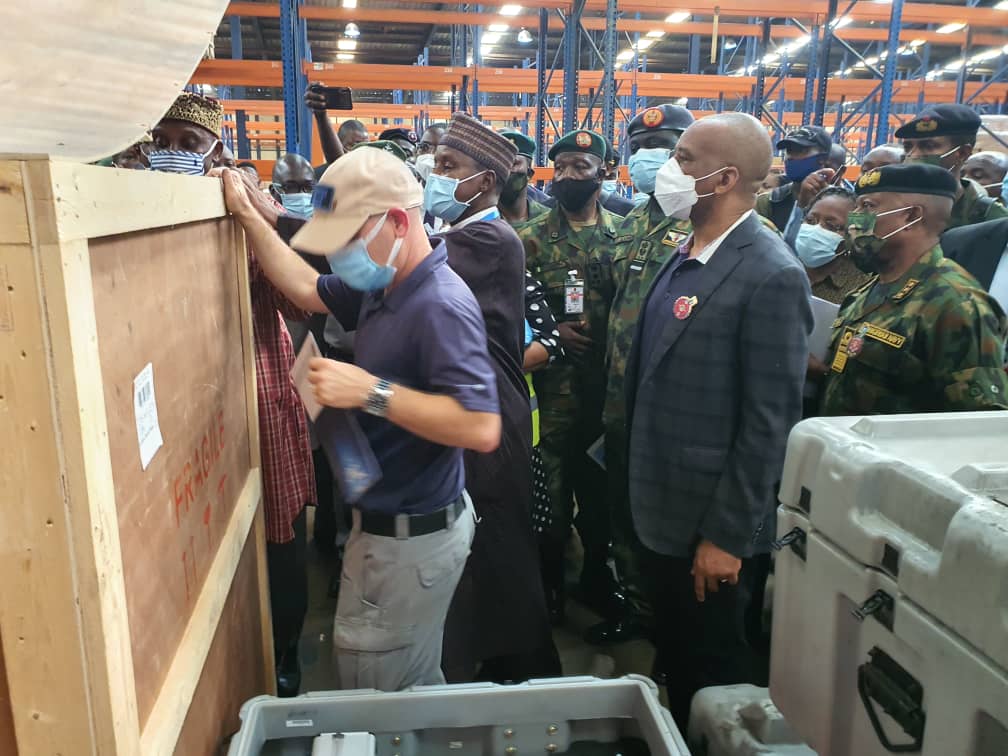 JamohBashir's tweet image. #SecurityisPriority. Currently on an inspection tour of our #DeepBlueProject assets and platforms spread across the country for the protection and sustenance of our maritime domain. Starting in Lagos with Minister of Defence, Minister of Transportation and Chief of Naval Staff.