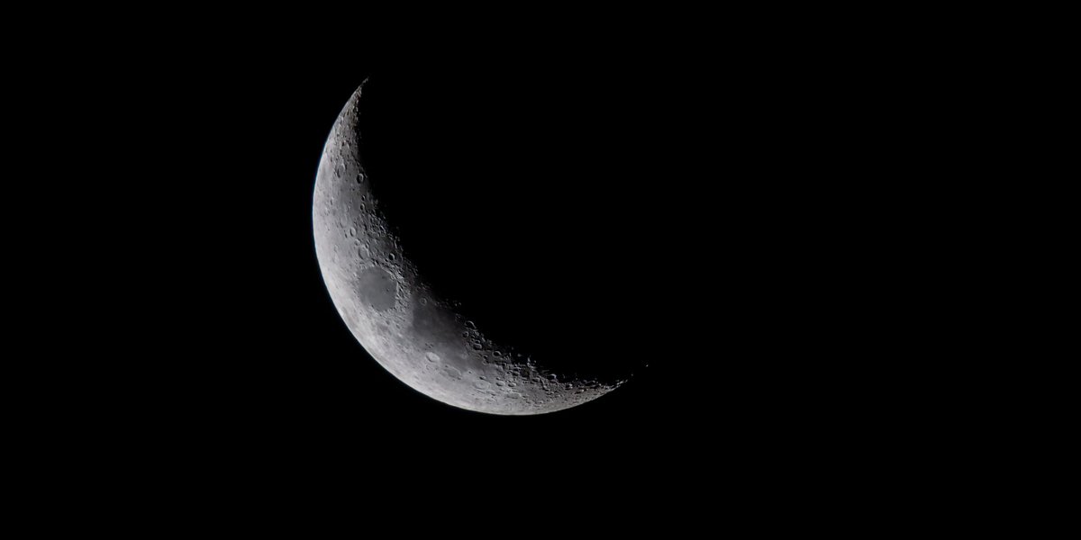 spaceguy_24's tweet photo. Thursday's Crescent Moon🌙 https://t.co/tPQcAKQLft