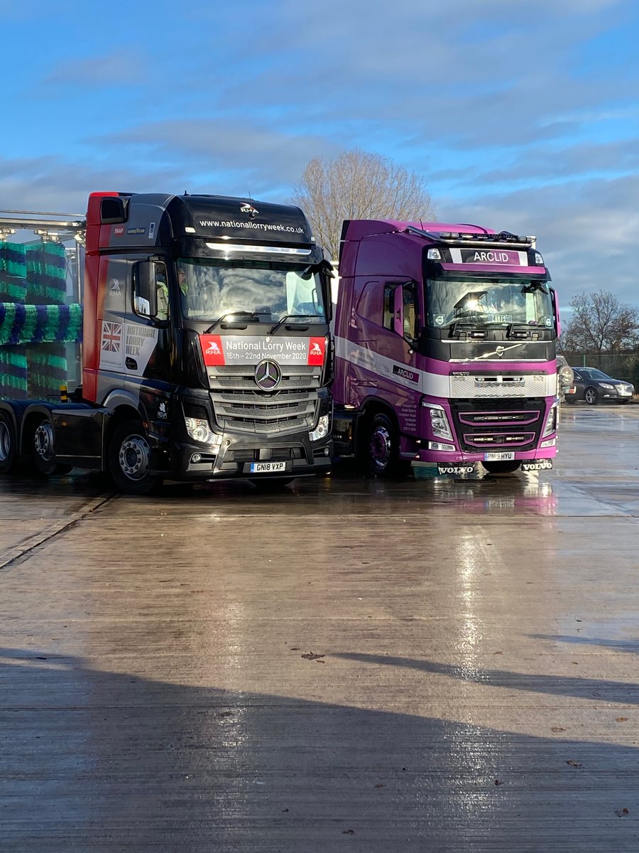 NaVCIS_UK's tweet photo. This morning #NaVCISFreight have been @LymmTruckWash with our partners @RHANews @MDean04 and @TT_Club in relation to #NationalLorryWeek - to find out more about @NaVCIS_UK work to combat #cargo #HGV #crime - contact us freight@navcis.pnn.police.uk https://t.co/aZsA5ZDDpp