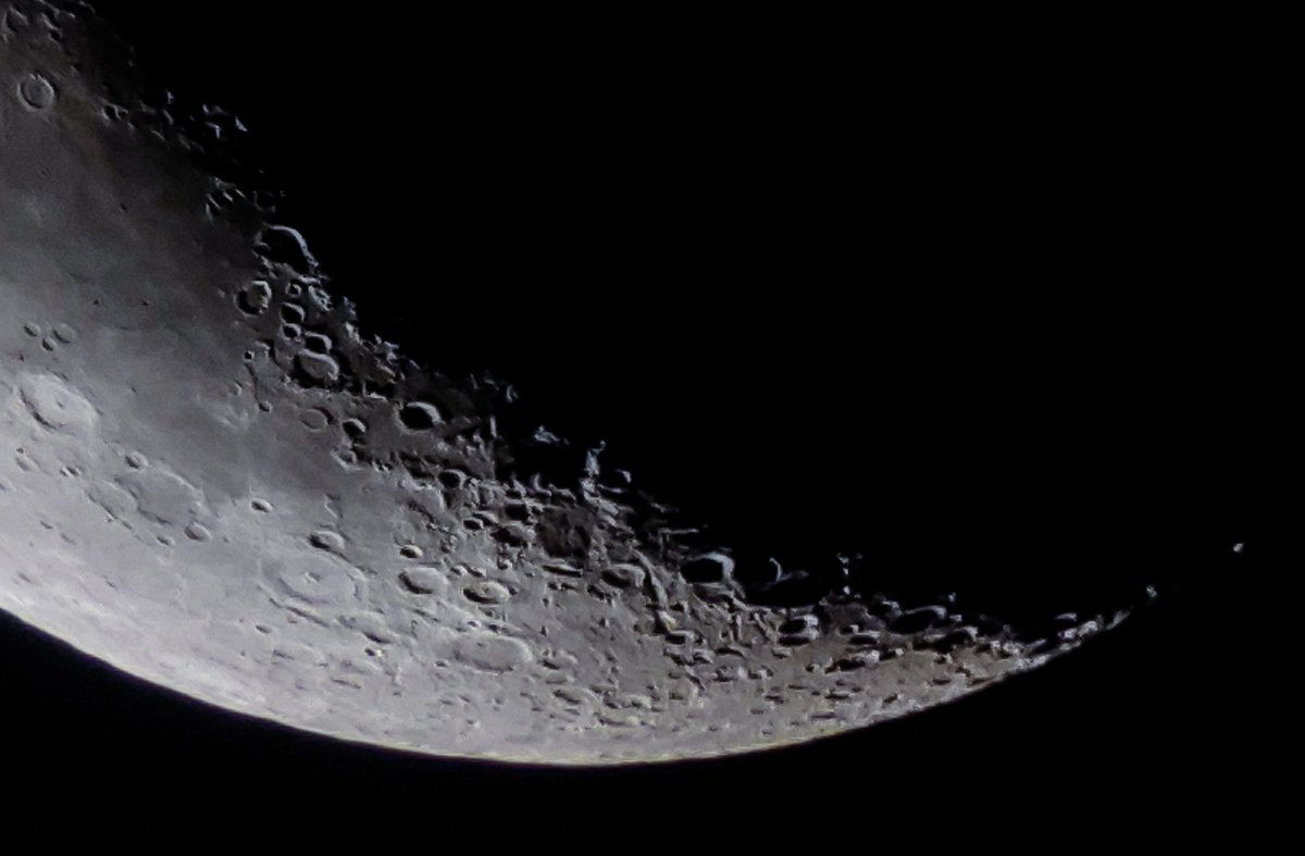 spaceguy_24's tweet photo. Thursday's Crescent Moon🌙 https://t.co/tPQcAKQLft