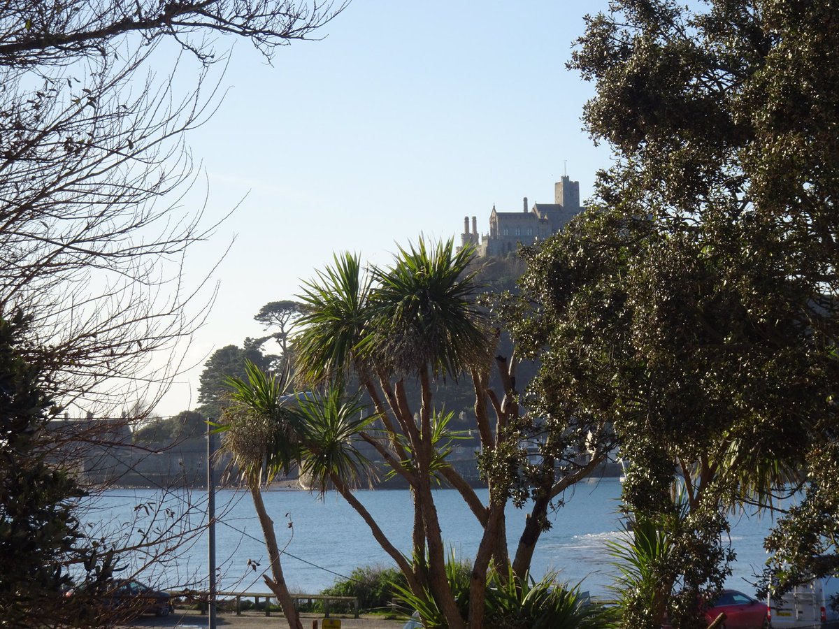 mackerelsky17's tweet photo. A glorious day like today would have given a chance of this view for the morning ablutions.🚿🛁
#BathroomWithAView #MissingMarazion https://t.co/xQ0dwq95Tv