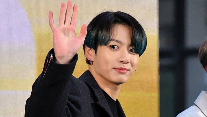 Jungkook 2020'nin uluslararası en seksi erkeği seçildi bit.ly/32YVWYm