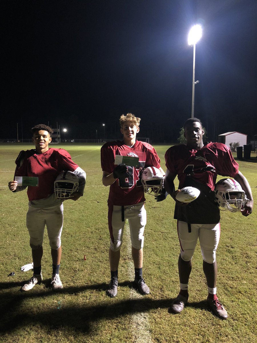 SouthEffingham1's tweet photo. Congrats to our Player of the Week Larry Scott @LarryAScott10, Lifter of the Week Justin Martell, Practice Player of the Week Devin Hallman and our Hustle Player of the Week Riley Bilenski (Not Pictured) We are #SoHamProud #SouthStrong https://t.co/nqqrkG6Ntl