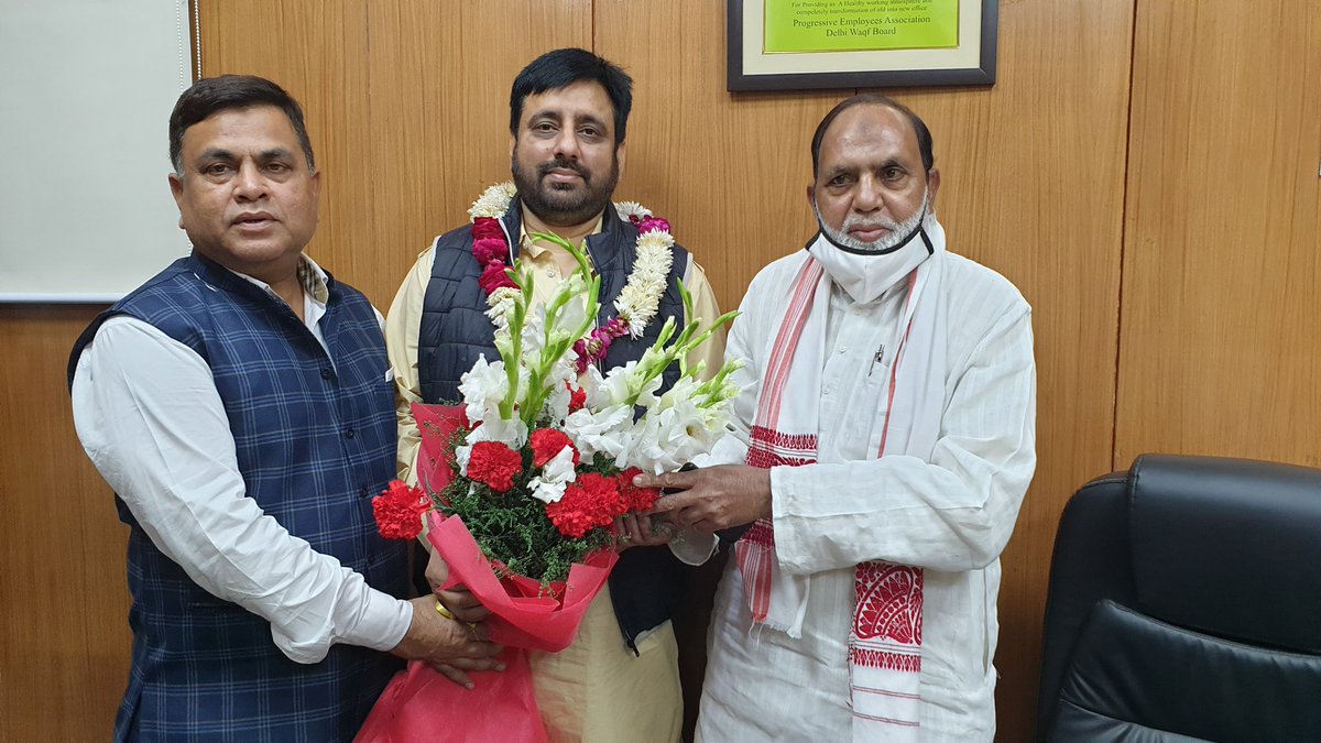 अल्हम्दुलिल्लाह मैंने आज तीसरी मर्तबा दिल्ली वक़्फ़ बोर्ड के चेयरमैन का पद संभाला, इसके लिए मैं दिल्ली के मुख्यमंत्री श्री अरविंद केजरीवाल जी, तमाम अवाम और सभी मेम्बरों का शुक्रगुज़ार हूँ https://t.co/U2ffFknOxt