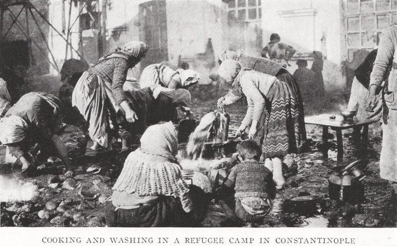 Constantinople, #Turkey🇹🇷 is swamped by over 100,000 White Russian refugees arriving from Crimea today.