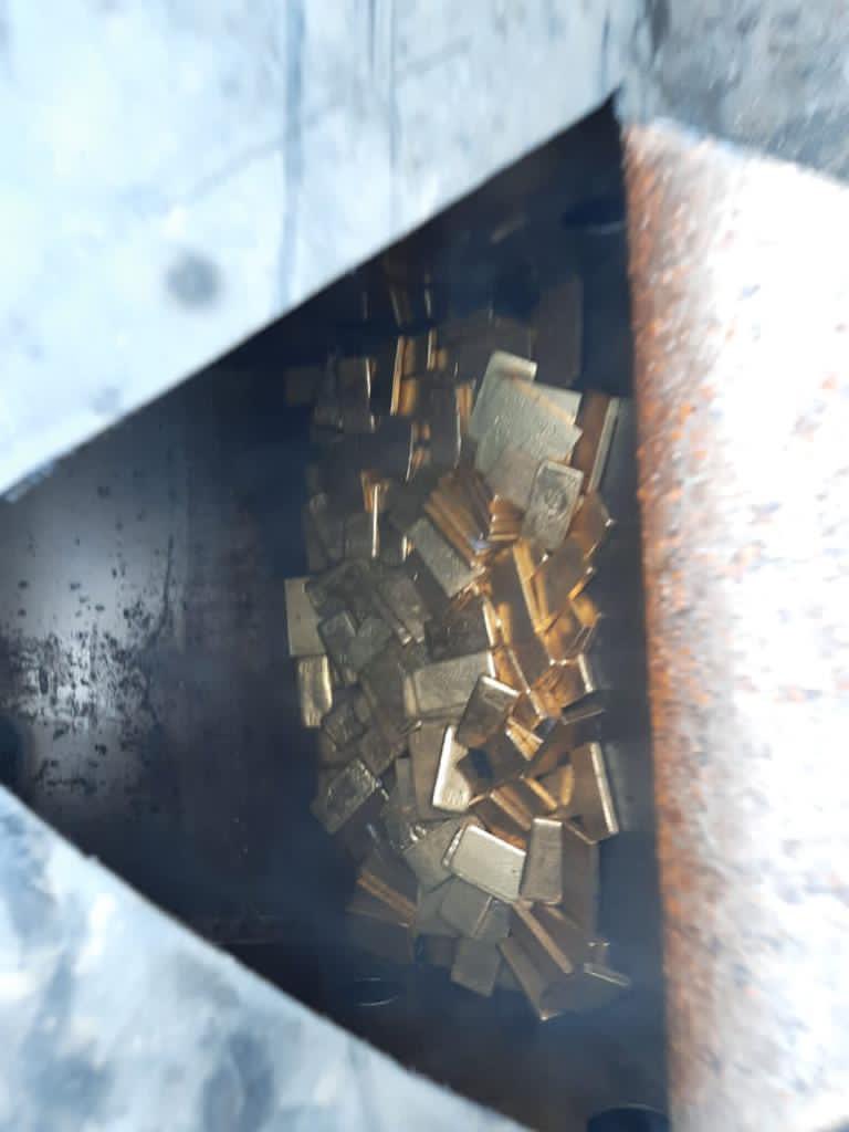cbic_india's tweet image. DRI, Delhi intercepted 2 trucks today suspected of carrying gold smuggled into India through Indo-Myanmar border &amp;amp; seized 400 gold bars weighing 66.4 kgs valued at Rs. 35 crores. The gold was concealed in fuel tanks of trucks &amp;amp; destined for Punjab. 5 persons being examined.