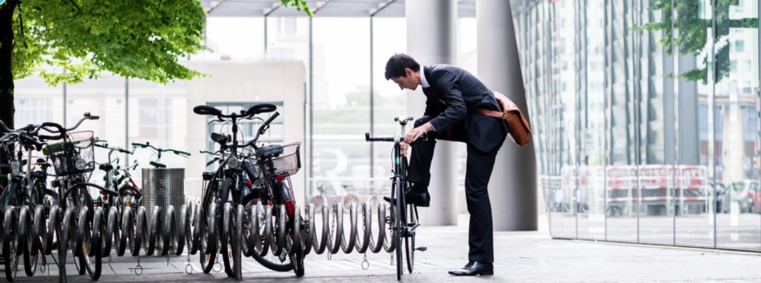 Cyclobility_BE's tweet photo. Ook bioloog Dirk Draulans ziet onder andere De Fiets als oplossing in De Morgen (Debusschere, 2020): “Zet kleine stapjes en forceer niet. Zet eens iets vegetarisch op het menu, neem een keer de fiets in plaats van de auto, sla eens een citytrip over."
https://t.co/8fXmjYnqoS https://t.co/ePT4IaMGHz