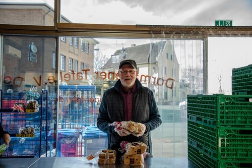 INEOS's tweet photo. An incredible effort from our INEOS Cologne team, who has supported Tafel Dormagen with a €2,000 donation through the #INEOSCommunityFund.
The grant will help the charity continue its vital work, providing food and everyday products to people in need. https://t.co/2GQAZOFX4b