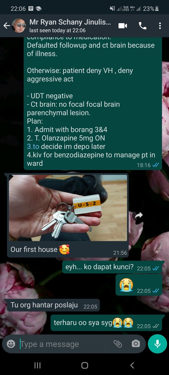 teninglimwan's tweet photo. Walaupun rumah sanaaaaa jauh zon merah, syukur pada  Tuhan kunci berjaya diserah... 🥲 terharu oo...
Dapat rumah sendiri. 
Sekarang tunggu mau menjejak kaki di sana ja. https://t.co/N5FryNIKvt