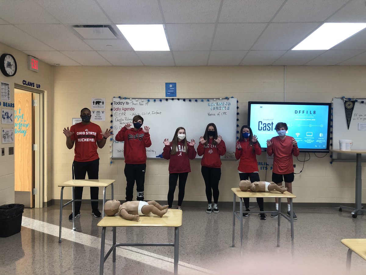 JenLewisOBHS's tweet photo. Red-out! 🐻#spiritweek https://t.co/N3ZjwqQpqT