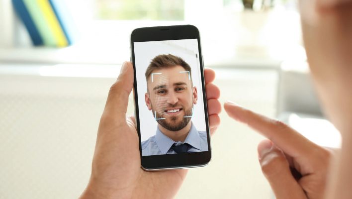استطاع باحثون في دراسة جديدة من جامعتي أوكلاهوما وتكساس من تخمين كلمة سر مستخدمين عبر دراسة حركة الأكتاف في فيديو كما في اتصالات زوم. استطاعت الدراسة تخمين كلمات السر بناء على قاعدة بيانات لأكثر مليون كلمة سر شيوعاً. كان الأمر أصعب مع كلمات السر المعقدة. arxiv.org/abs/2010.12078